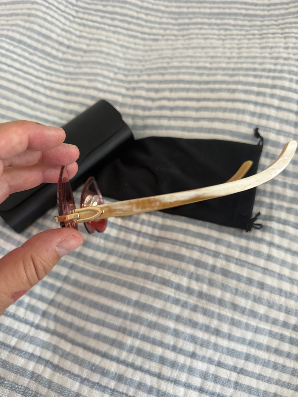 Cartier heart shape Red Rimless Sunglasses with Gold Accents - Picture 2 of 3